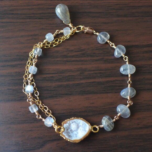 Labradorite Bracelet in Gold with Geode Center - Hand Made in Canada - Picture 7 of 9